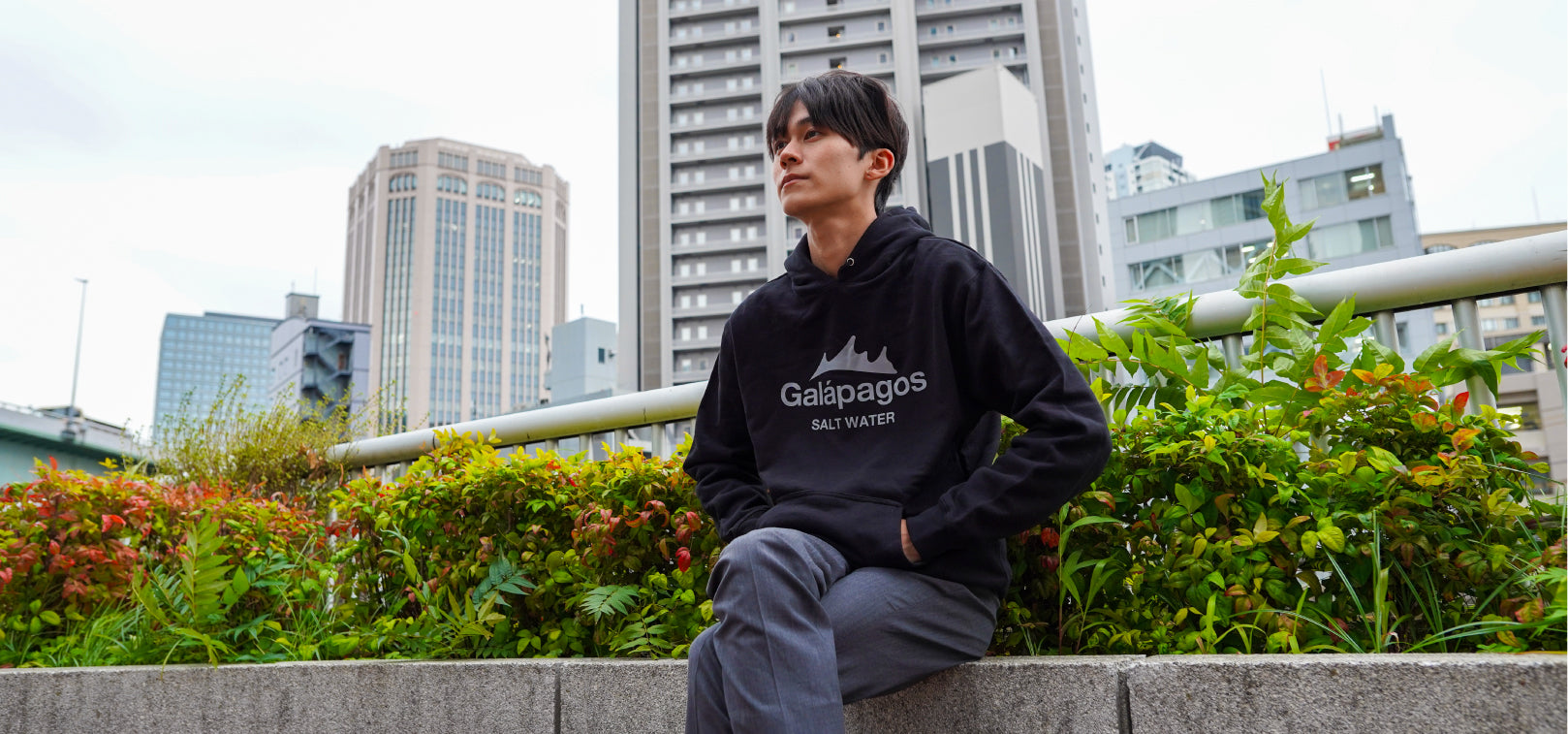 オリジナルロゴパーカー